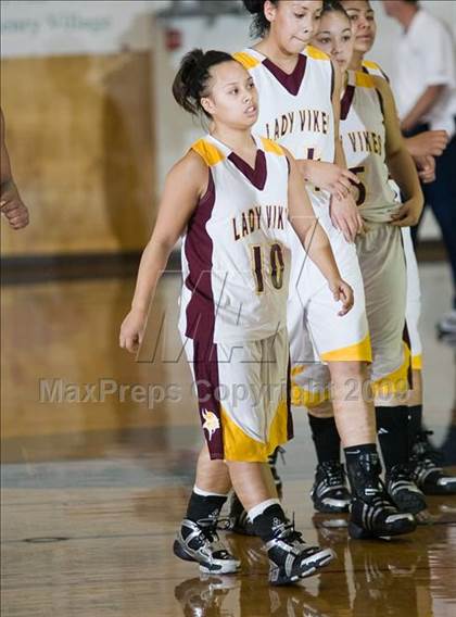Thumbnail 3 in Edison vs. Clovis East photogallery.