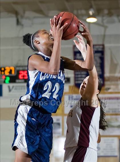 Thumbnail 1 in Edison vs. Clovis East photogallery.