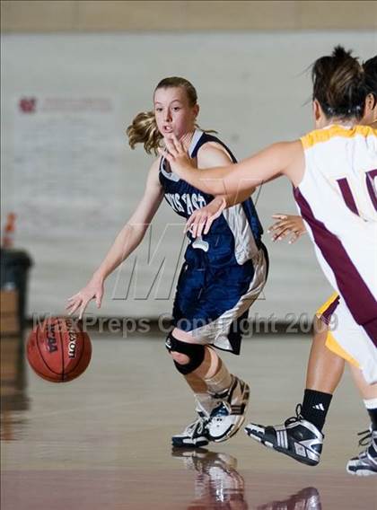 Thumbnail 2 in Edison vs. Clovis East photogallery.