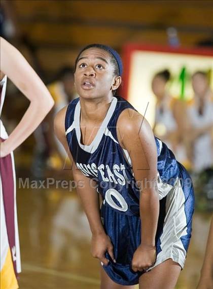 Thumbnail 1 in Edison vs. Clovis East photogallery.