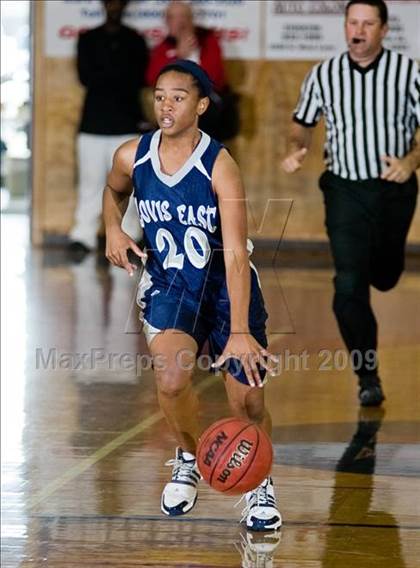 Thumbnail 1 in Edison vs. Clovis East photogallery.