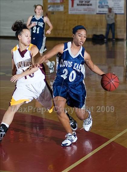 Thumbnail 3 in Edison vs. Clovis East photogallery.