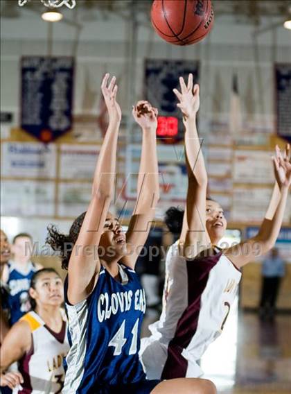 Thumbnail 3 in Edison vs. Clovis East photogallery.