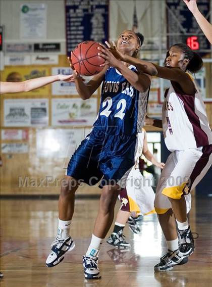 Thumbnail 1 in Edison vs. Clovis East photogallery.