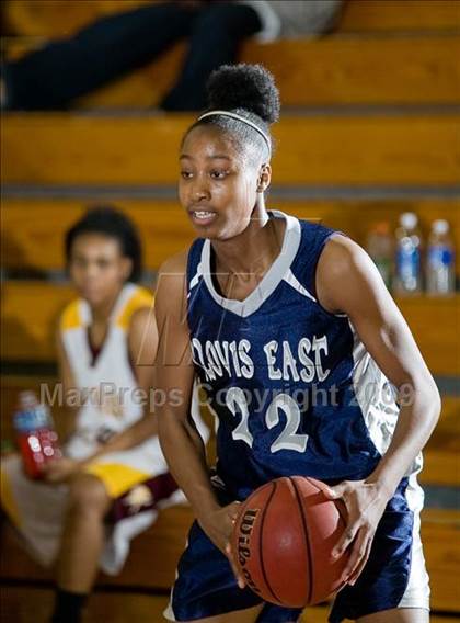 Thumbnail 2 in Edison vs. Clovis East photogallery.