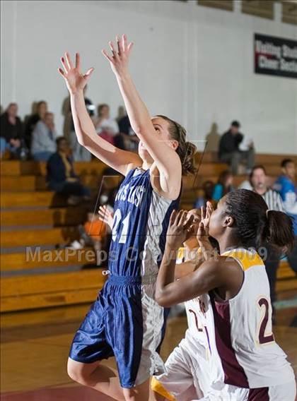 Thumbnail 1 in Edison vs. Clovis East photogallery.