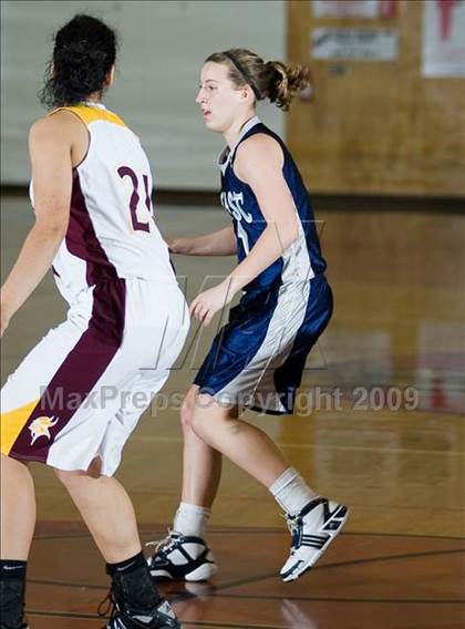 Thumbnail 2 in Edison vs. Clovis East photogallery.