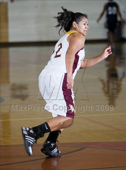 Thumbnail 1 in Edison vs. Clovis East photogallery.