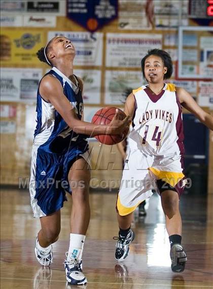 Thumbnail 3 in Edison vs. Clovis East photogallery.