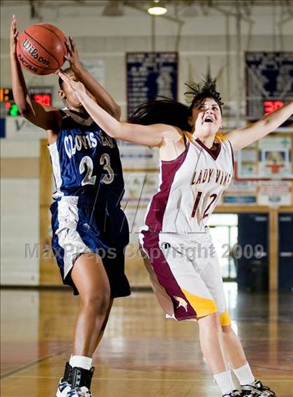 Thumbnail 3 in Edison vs. Clovis East photogallery.