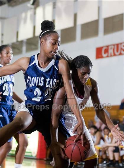 Thumbnail 1 in Edison vs. Clovis East photogallery.