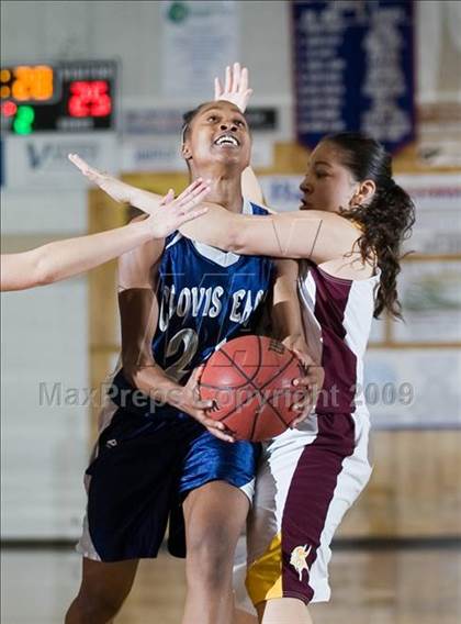 Thumbnail 3 in Edison vs. Clovis East photogallery.