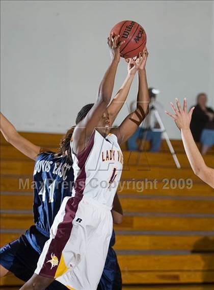 Thumbnail 3 in Edison vs. Clovis East photogallery.