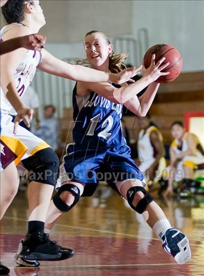 Thumbnail 2 in Edison vs. Clovis East photogallery.