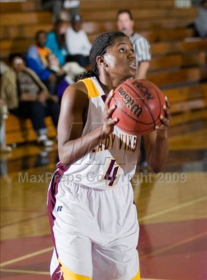 Thumbnail 1 in Edison vs. Clovis East photogallery.