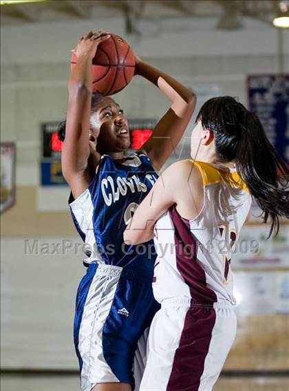 Thumbnail 2 in Edison vs. Clovis East photogallery.