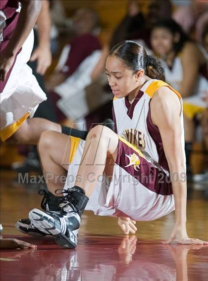 Thumbnail 2 in Edison vs. Clovis East photogallery.