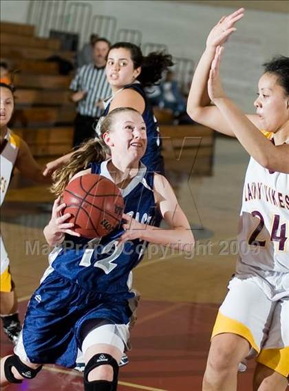 Thumbnail 3 in Edison vs. Clovis East photogallery.