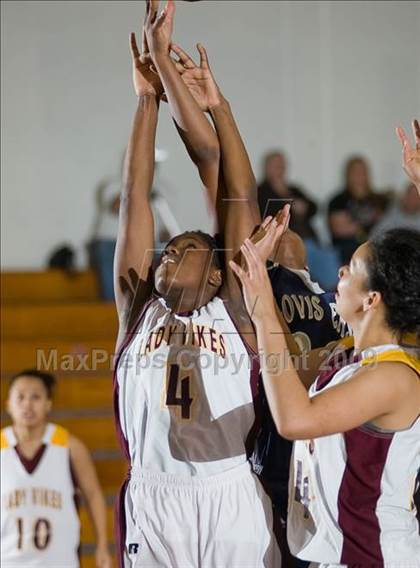 Thumbnail 1 in Edison vs. Clovis East photogallery.