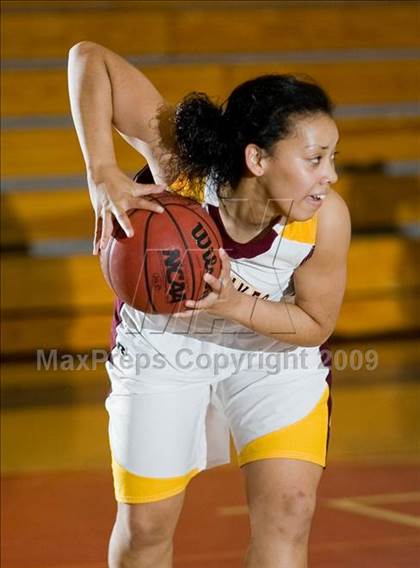 Thumbnail 2 in Edison vs. Clovis East photogallery.