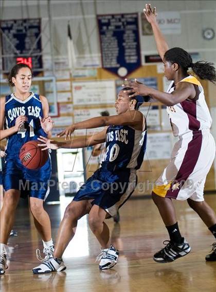 Thumbnail 1 in Edison vs. Clovis East photogallery.