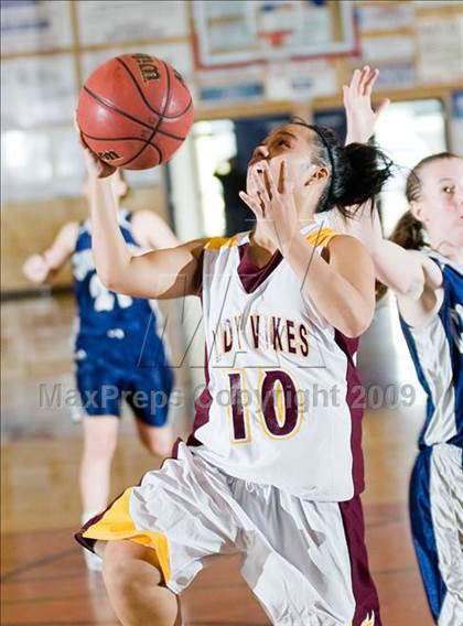 Thumbnail 3 in Edison vs. Clovis East photogallery.