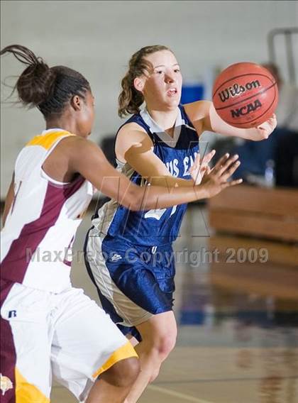 Thumbnail 3 in Edison vs. Clovis East photogallery.