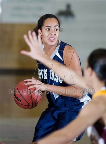 Thumbnail 3 in Edison vs. Clovis East photogallery.
