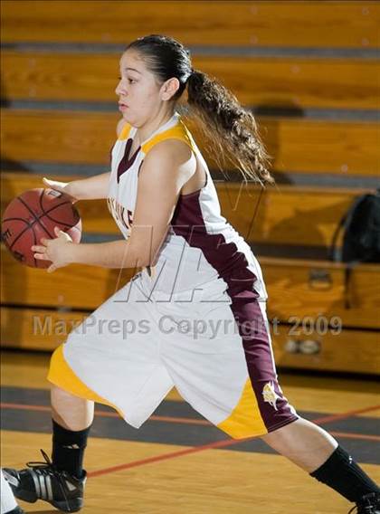 Thumbnail 3 in Edison vs. Clovis East photogallery.