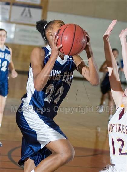 Thumbnail 1 in Edison vs. Clovis East photogallery.