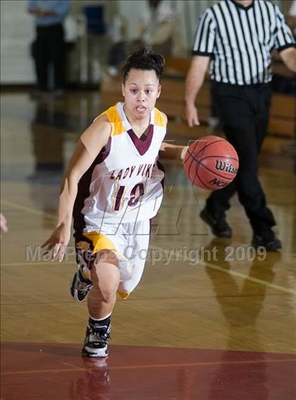 Thumbnail 1 in Edison vs. Clovis East photogallery.