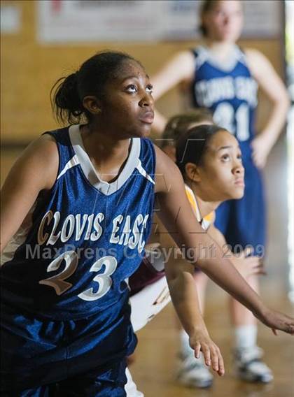 Thumbnail 2 in Edison vs. Clovis East photogallery.