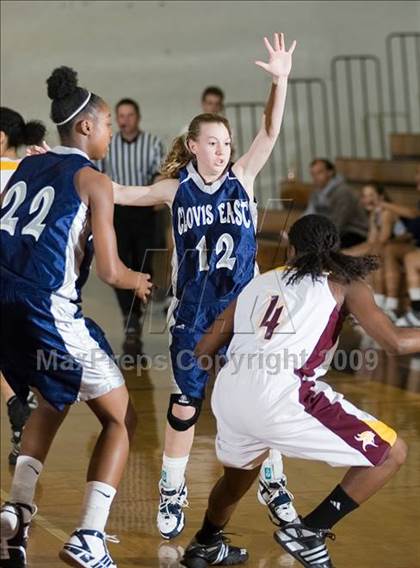 Thumbnail 3 in Edison vs. Clovis East photogallery.
