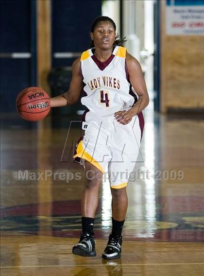 Thumbnail 1 in Edison vs. Clovis East photogallery.