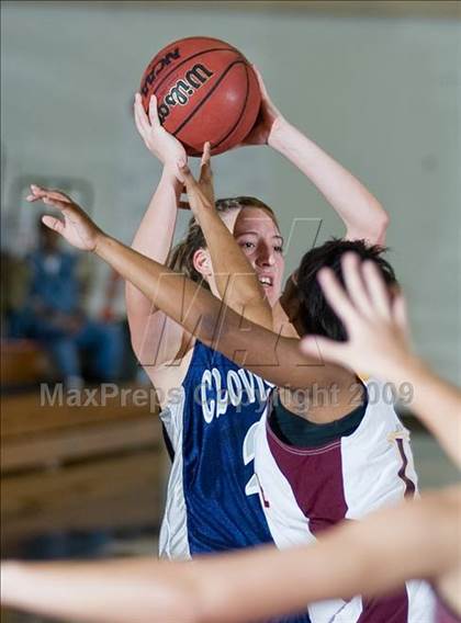 Thumbnail 2 in Edison vs. Clovis East photogallery.
