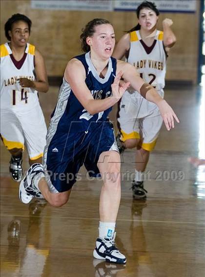 Thumbnail 1 in Edison vs. Clovis East photogallery.