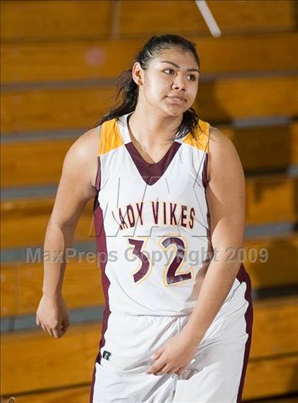 Thumbnail 3 in Edison vs. Clovis East photogallery.