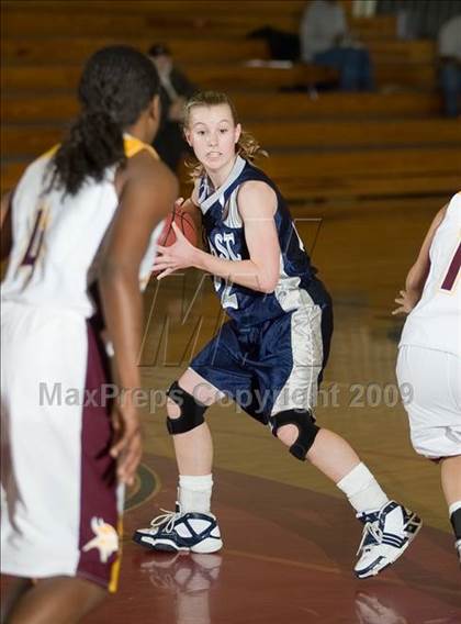 Thumbnail 1 in Edison vs. Clovis East photogallery.