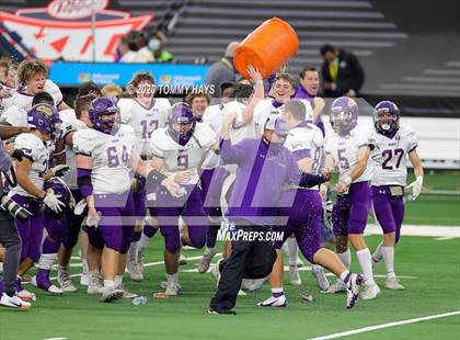 Thumbnail 3 in Post vs. Shiner (UIL 2A Division 1 State Final) photogallery.