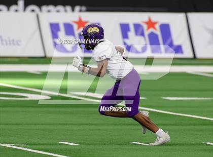 Thumbnail 2 in Post vs. Shiner (UIL 2A Division 1 State Final) photogallery.