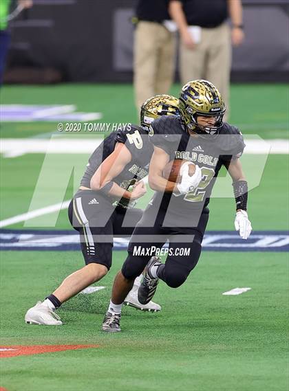 Thumbnail 3 in Post vs. Shiner (UIL 2A Division 1 State Final) photogallery.