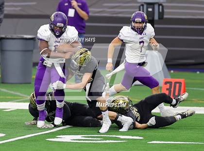 Thumbnail 2 in Post vs. Shiner (UIL 2A Division 1 State Final) photogallery.