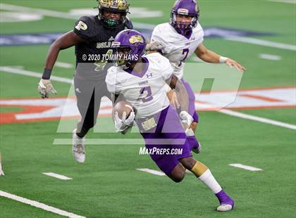 Thumbnail 2 in Post vs. Shiner (UIL 2A Division 1 State Final) photogallery.