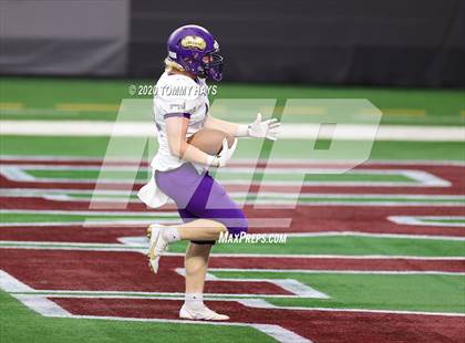Thumbnail 2 in Post vs. Shiner (UIL 2A Division 1 State Final) photogallery.