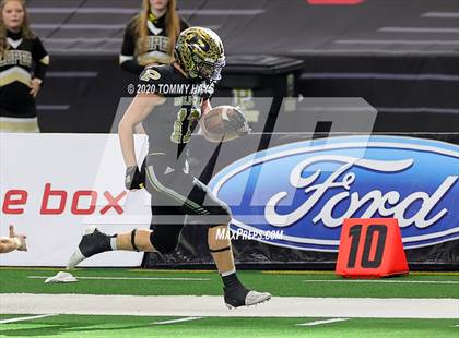 Thumbnail 3 in Post vs. Shiner (UIL 2A Division 1 State Final) photogallery.