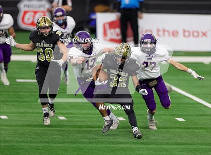 Thumbnail 2 in Post vs. Shiner (UIL 2A Division 1 State Final) photogallery.