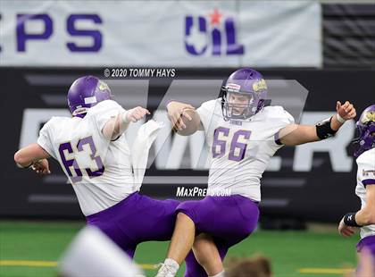 Thumbnail 1 in Post vs. Shiner (UIL 2A Division 1 State Final) photogallery.