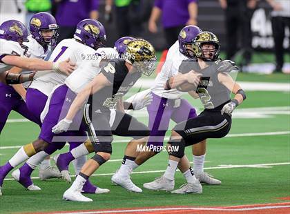 Thumbnail 2 in Post vs. Shiner (UIL 2A Division 1 State Final) photogallery.
