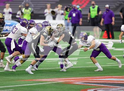 Thumbnail 2 in Post vs. Shiner (UIL 2A Division 1 State Final) photogallery.