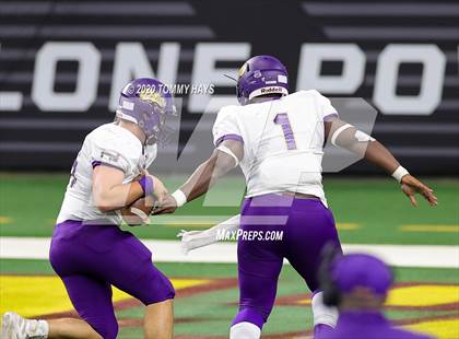 Thumbnail 1 in Post vs. Shiner (UIL 2A Division 1 State Final) photogallery.